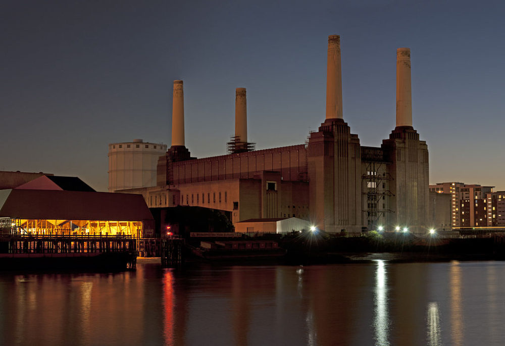 Battersea Power Station, London. Photo by David Samuel, user:Hellodavey1902, via Wikimedia Commons.