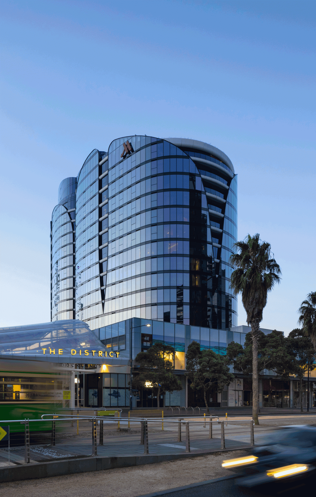 Curvaceous facade defines Melbourne Marriott Hotel Docklands by DKO Architecture Australian