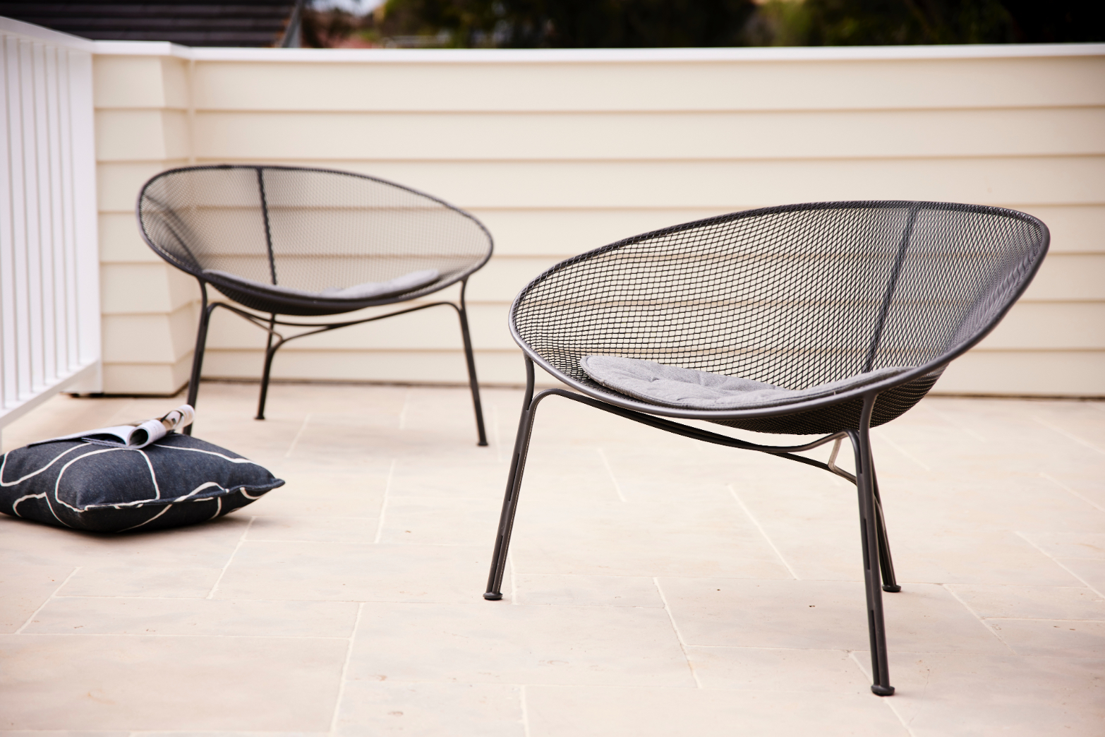 Al fresco entertaining in the Australian summer with timeless King